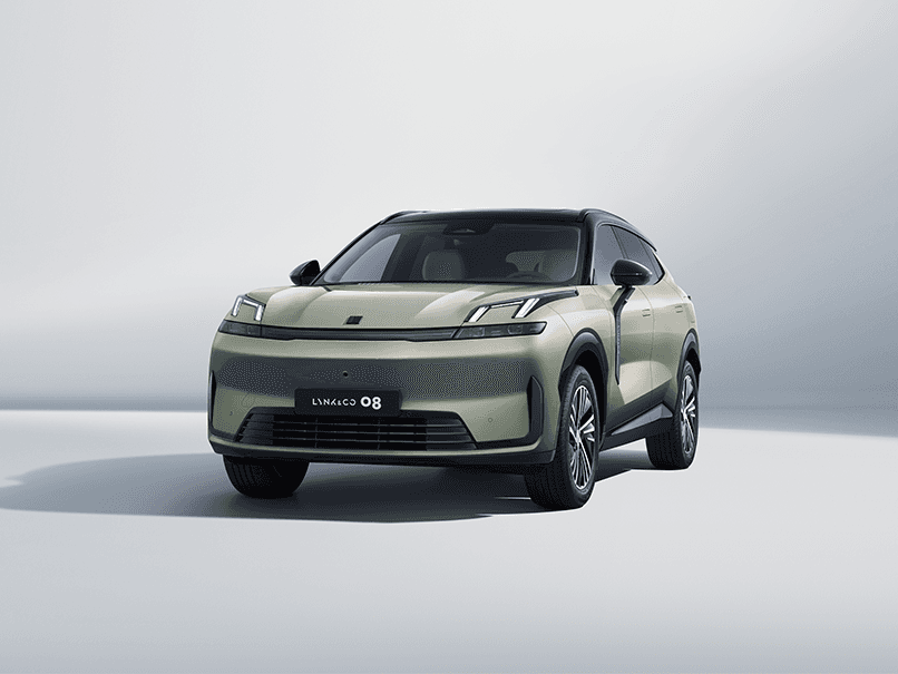 Lynk & Co 08 зелёного цвета на светлом фоне