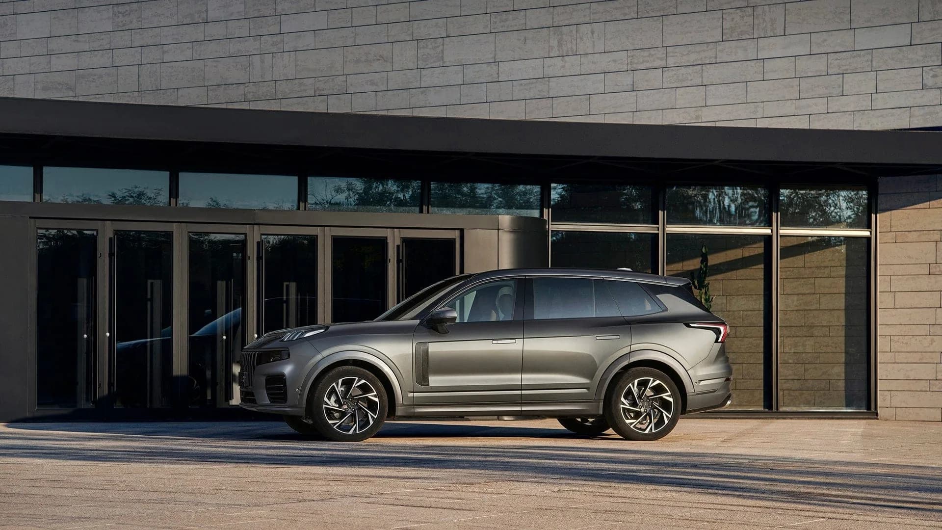 Экстерьер Lynk & Co 09