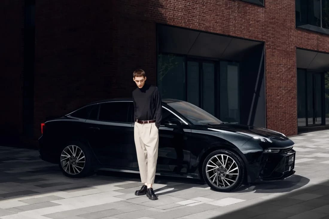 Экстерьер Lynk & Co 03