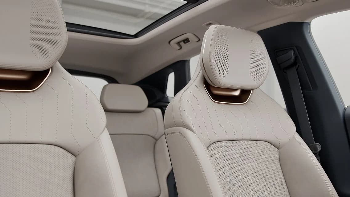 Интерьер Lynk & Co 08