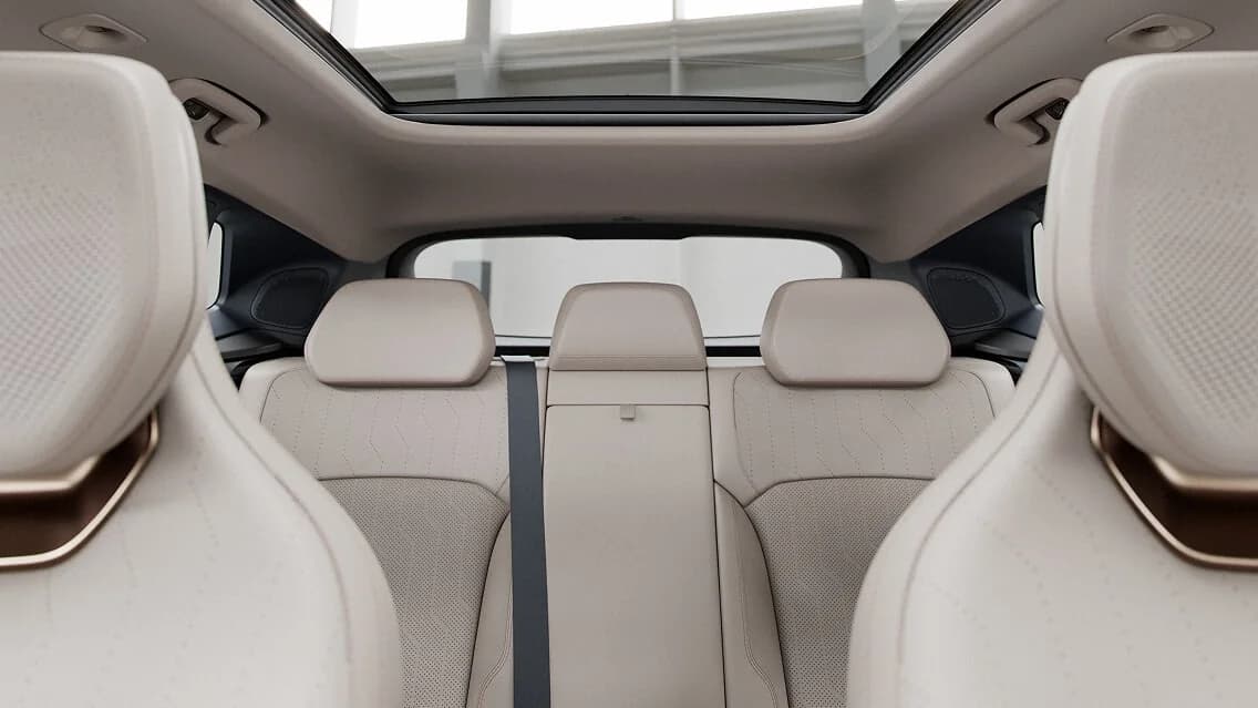 Интерьер Lynk & Co 08